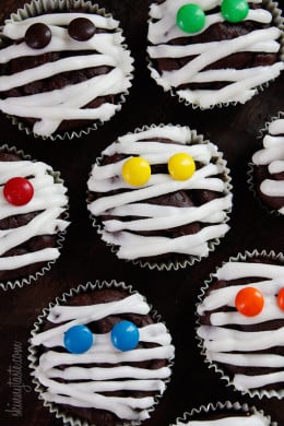 These are healthy Chocolate Mummy cupcakes with vanilla frosting, wouldn't these be so cute to bring to a Halloween party!